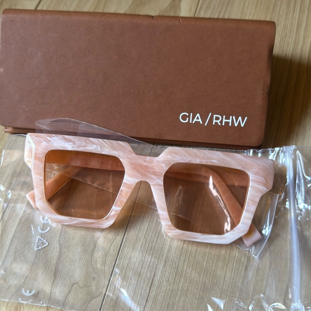 Ophy x GIA RHW - Rosie